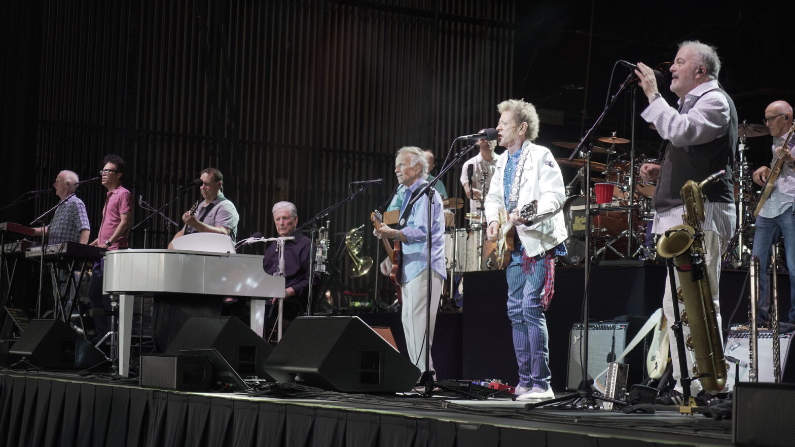 Chicago + Brian Wilson, Al Jardine and Blondie Chaplin deliver hours of hits in N.J. concert