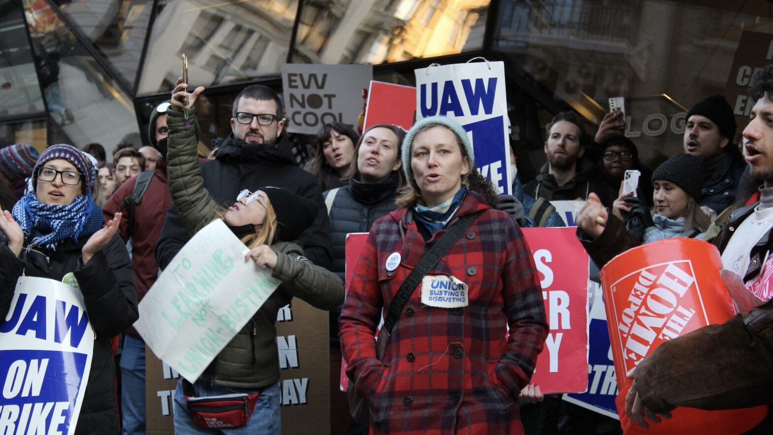 Mediator joins the table as bargaining resumes between The New School and its part-time faculty