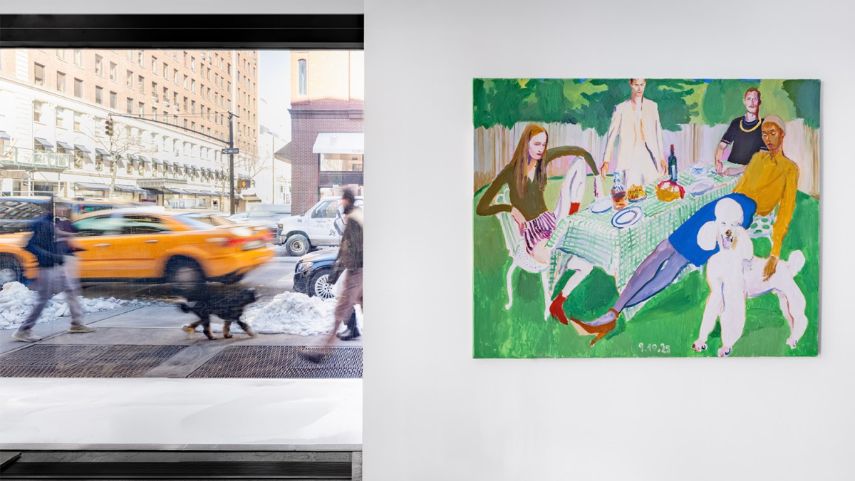 Solà’s piece “Dimanche 2” on a white wall alongside New York’s streets, seen through a window.
